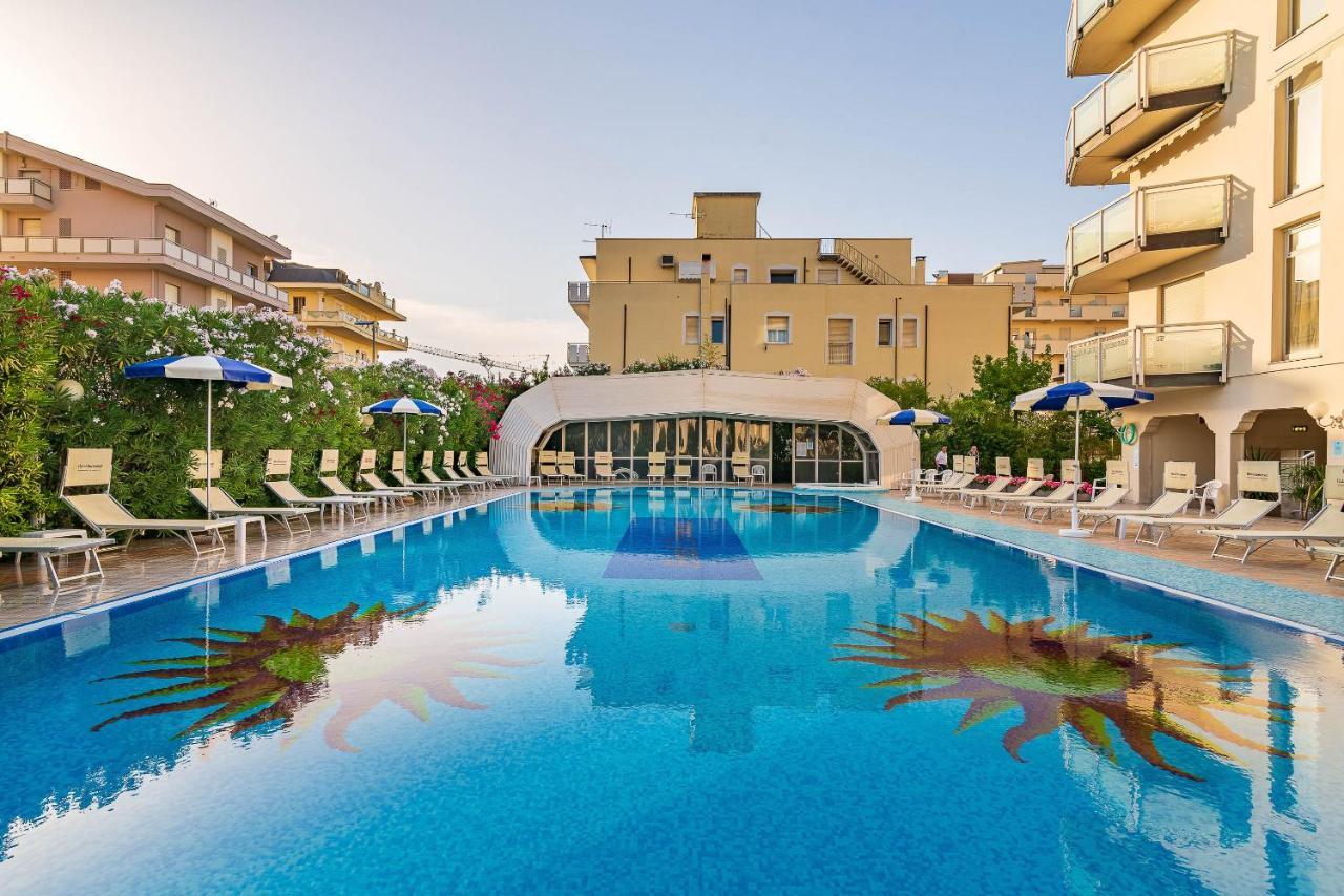 Universal Hotel 4*