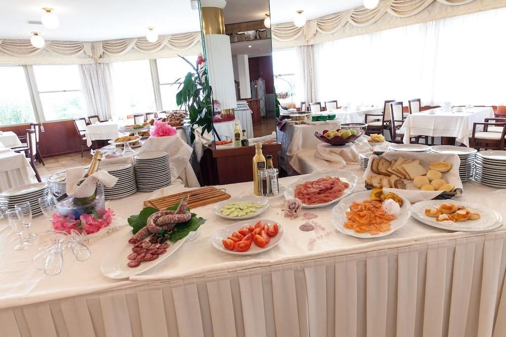 Universal Hotel 4*