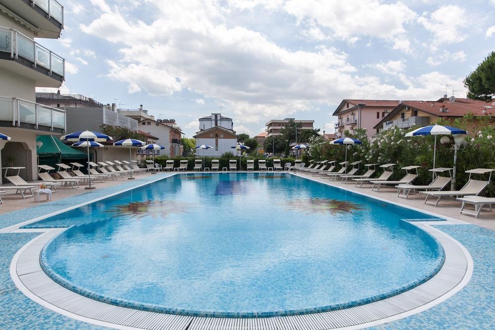 Hotel Universal 4*